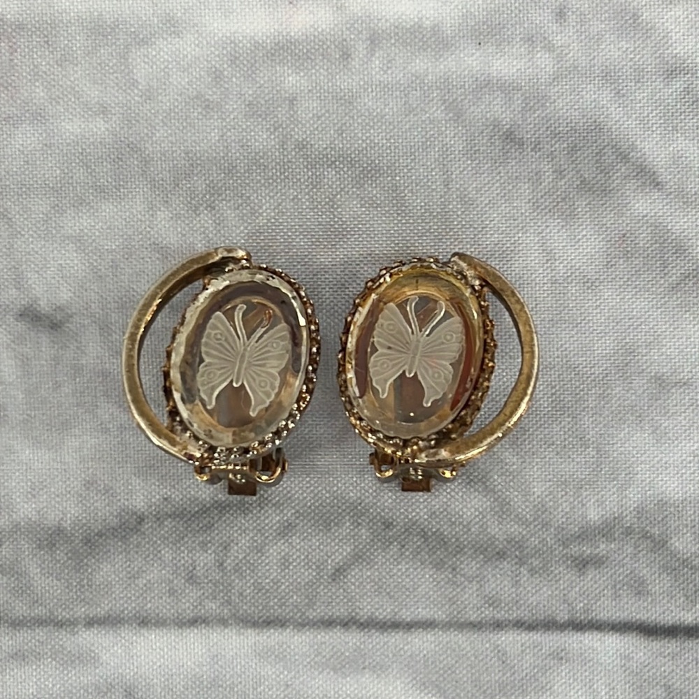 Intaglio Etched butterfly glass cameo clip on earrings